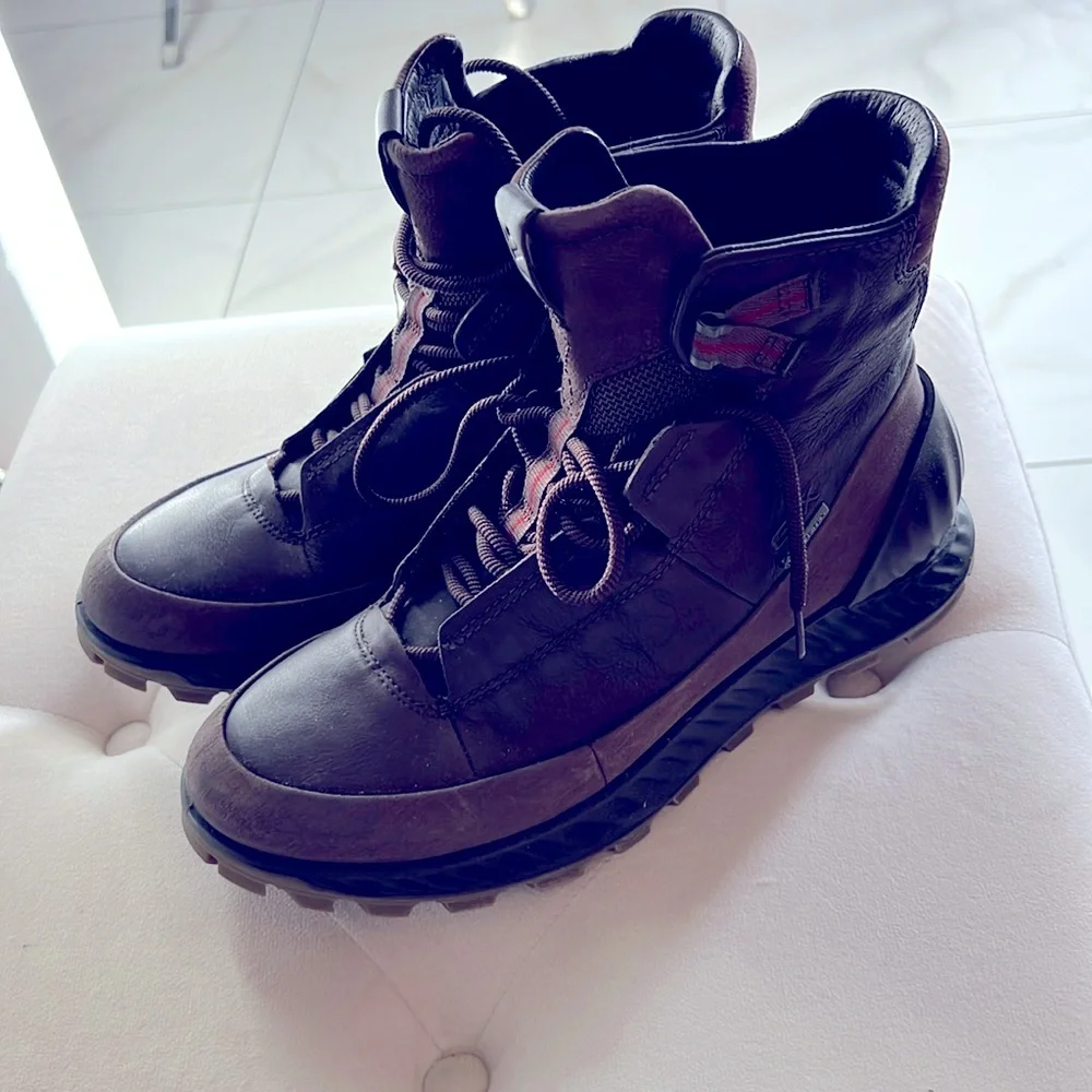 For Man Gore-Tex waterproof & breathable (very popular)
• High-quality leather - Picture 3 of 7